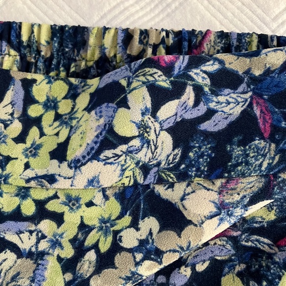 Charter Club Floral Pants Wide Leg Elasticized Waist on Back Side Size L - Picture 5 of 5
